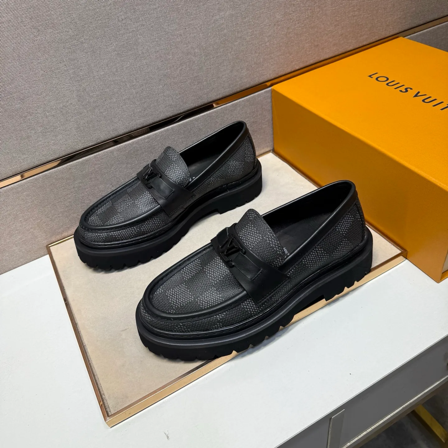 Men's men's shoes 💰pp620【Lv～】Men's casual leather shoes 2025z cabinet sales simultaneously 🔶Size: 39-44 #️⃣ 🔷3 colors🔜The upper is made of cowhide stitching ➕Cowhide lining, comfortable and breathable, sole: original comfortable and wear-resistant outsole, ⚠️real thing📱photographed🎬real thing is better📢📢📢
